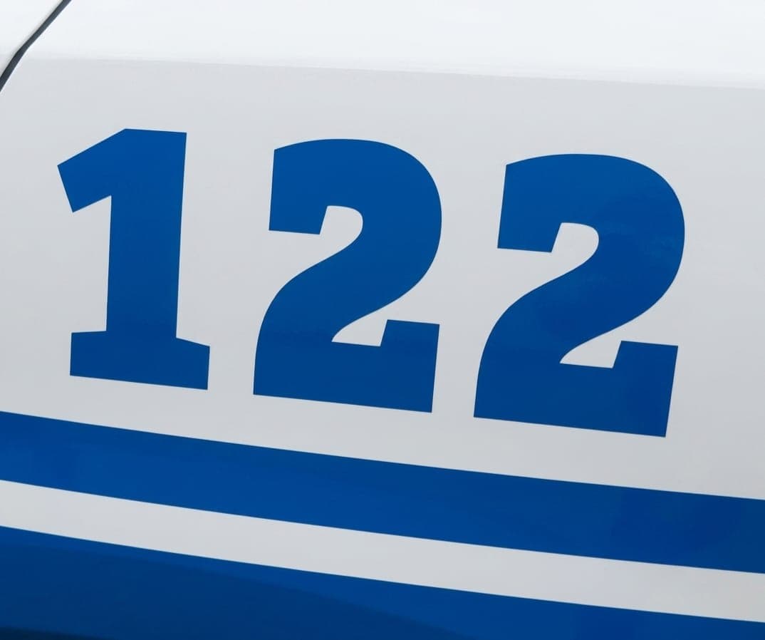 Osamnaestogodišnjak vozio BMW bez dozvole i bježao od policije: Kažnjen sa 2.355 eura, kažnjen i roditelj