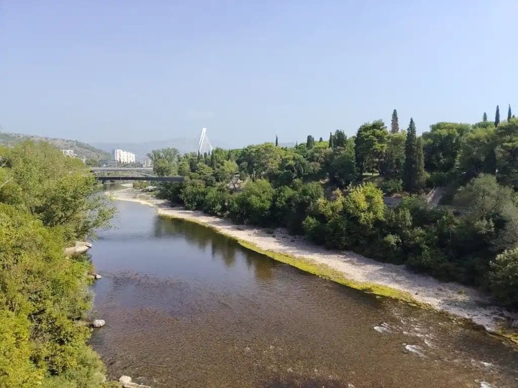 Podgoricu danas očekuje sunčano i veoma toplo vrijeme, temperatura do 35 stepeni