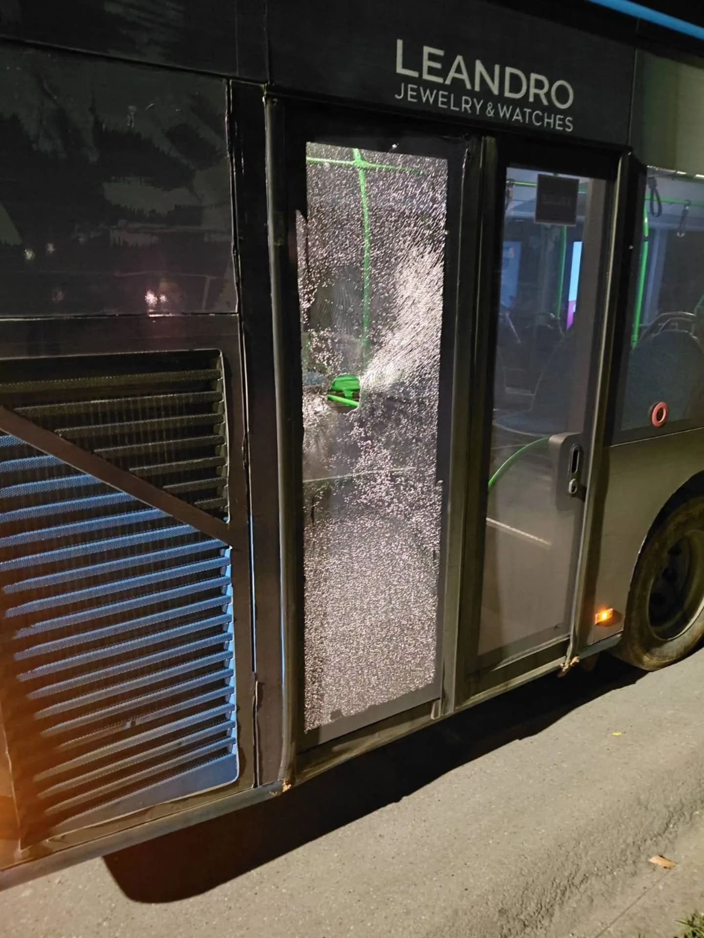 Kamenovanje autobusa koštalo Podgoricu 35.000 eura